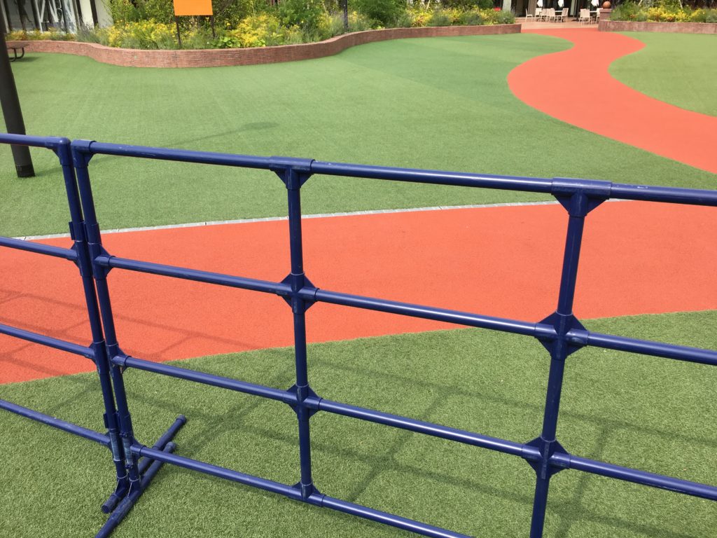 パイプフェンス 設営風景